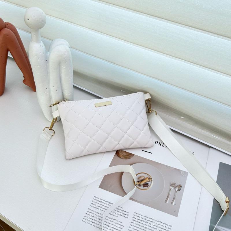 Women's bag, new embroidered iron sheet shoulder small square bag, rhombus casual messenger mobile phone bag, one piece.