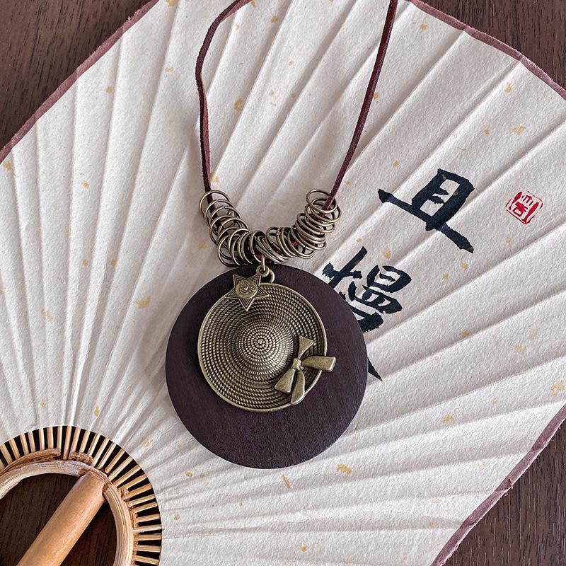 Retro Chinese Tassel Necklace: Unique Ethnic Style Women's High-End Clavicle Chain.