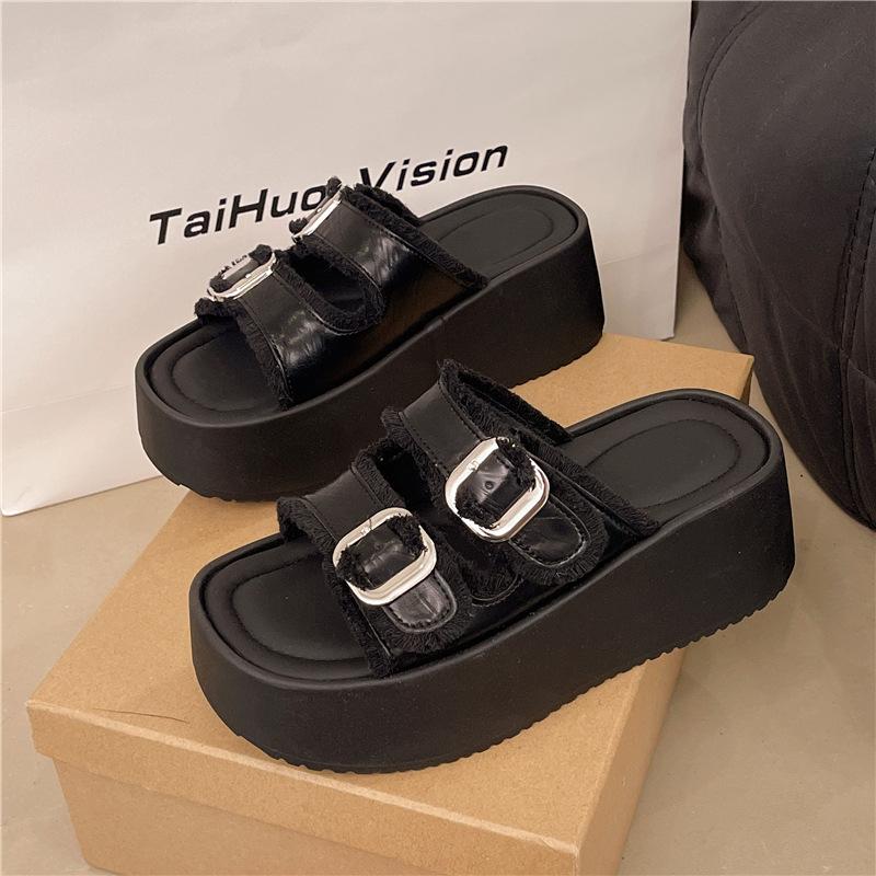 

Thick-soled slippers women s summer new fashionable versatile small person heightens niche design sense one-word slippers 40 чорний