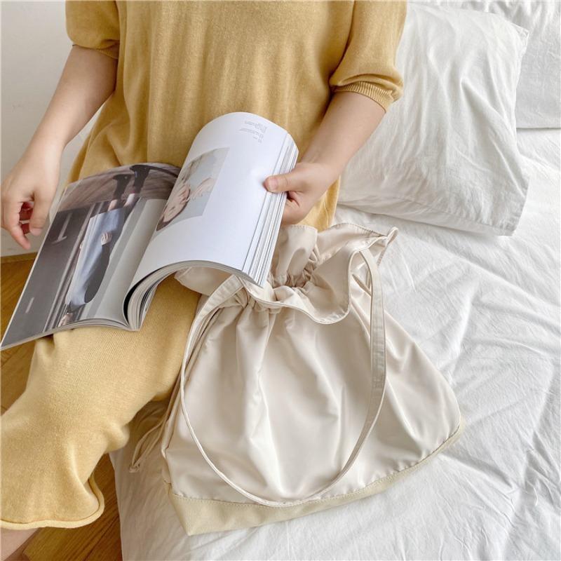 Portable Shoulder Bag Large Capacity Women's Drawstring Pleated To Work Commuter Bag Women's Casual Nylon Tote Bag Women's Versatile