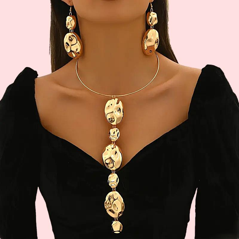 

Fashion light luxury design sense glossy metal pleated irregular necklace earrings set золотий жовтий колір