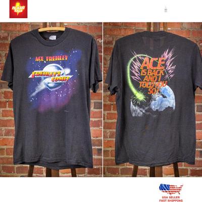 Ace Frehley Legendárny Astronaut 1951-2025 Pamätné Tričko - Viacfarebné Unisex Tričko