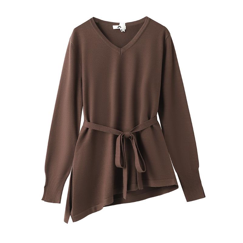 The New Large-sized Women's Clothing for Autumn and Winter Features A Fashionable and Stylish Design. Wear A Knitted Sweater Over It