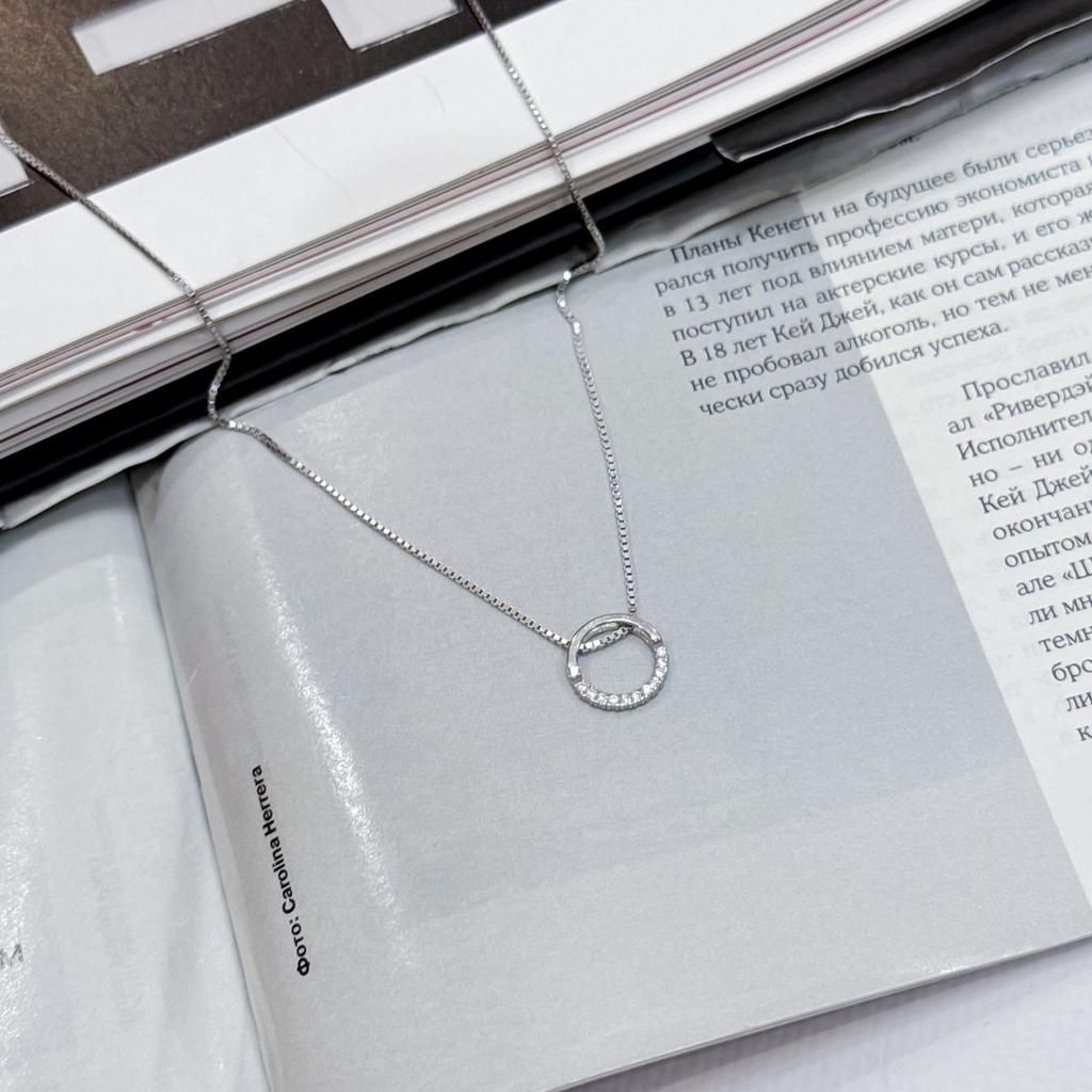 Серебряное колье с фианитами, вес изделия 2,61 гр (2167921)