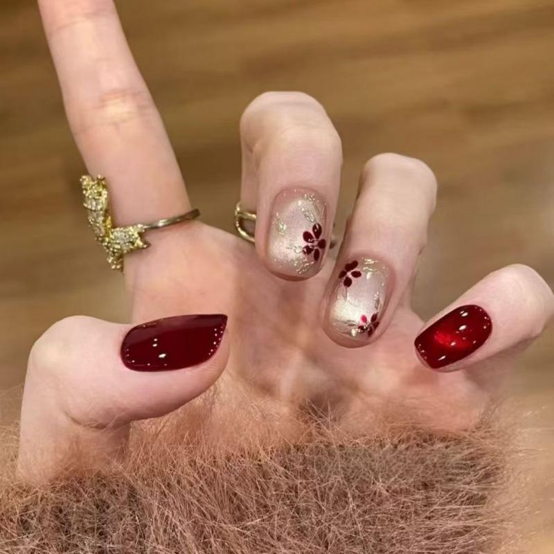 Elegant Hand-Painted Red Enamel Gilded Glass Beads Cat Eye Press-On Nails