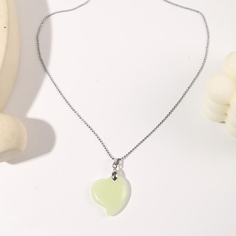 Novel Natural Stone Green Luminous Pendant Temperament Irregular Loves Heart Stone Crystal Necklace Gift Trend Jewelry