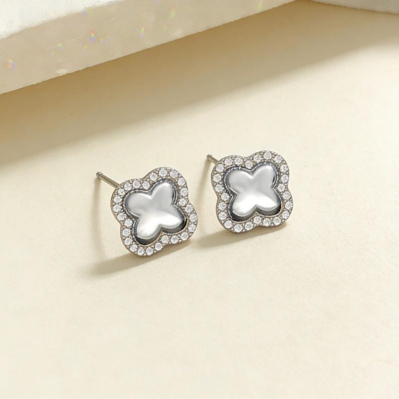 Womens Light Luxury Four Leaf Clover Inlaid Zircon Full Diamond Stud Earrings Jewelry