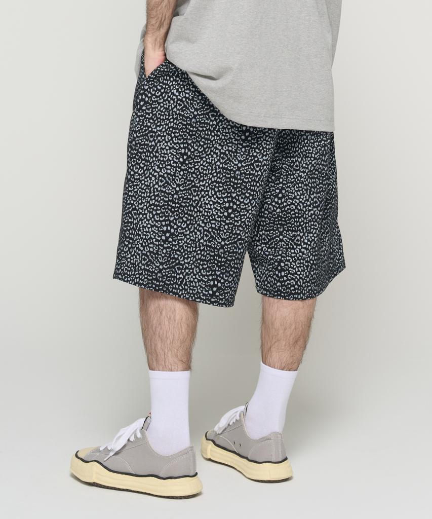 CARGOBROS Leopard Pattern Bermuda Shorts (Black)