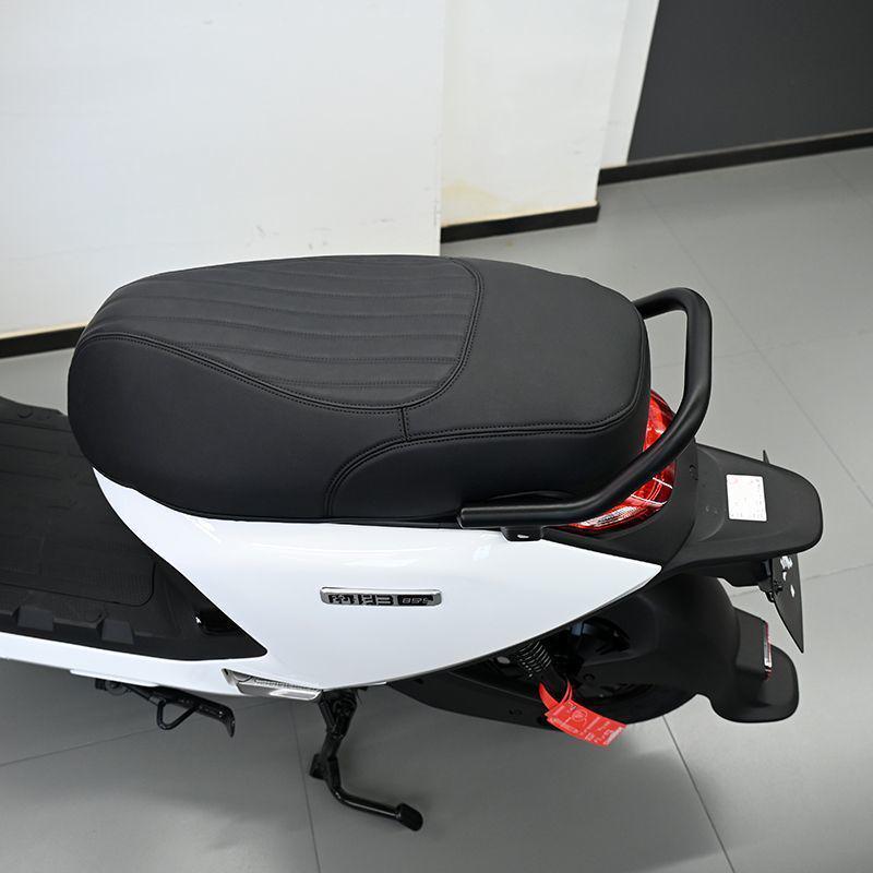 Universal Nzmix/Mzmix Nine-Seat Cushion Cover: All-Season Nappa Leather Scooter Seat Protector