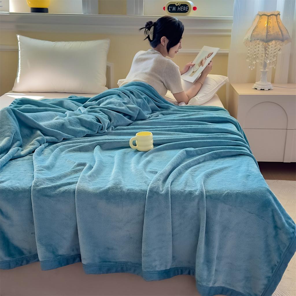 High Quality Solid Flannel Sofa Throw Blanket Lightweight Soft Plush Travel Blanket for Airplane Non-Shedding Office Nap Blanket