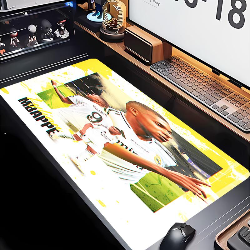Kylian Mbappé Thema Premium Rutschfestes Mauspade mit Genähten Kanten, Strapazierfähiges Gummi-Material, für Schreibtisch & Gaming Tolle Geschenke