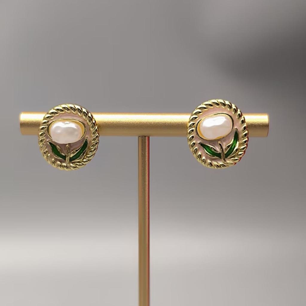 Women's Retro Pearl Flower Earrings - French Oil Painting Style, Versatile and Elegant for Daily Wear