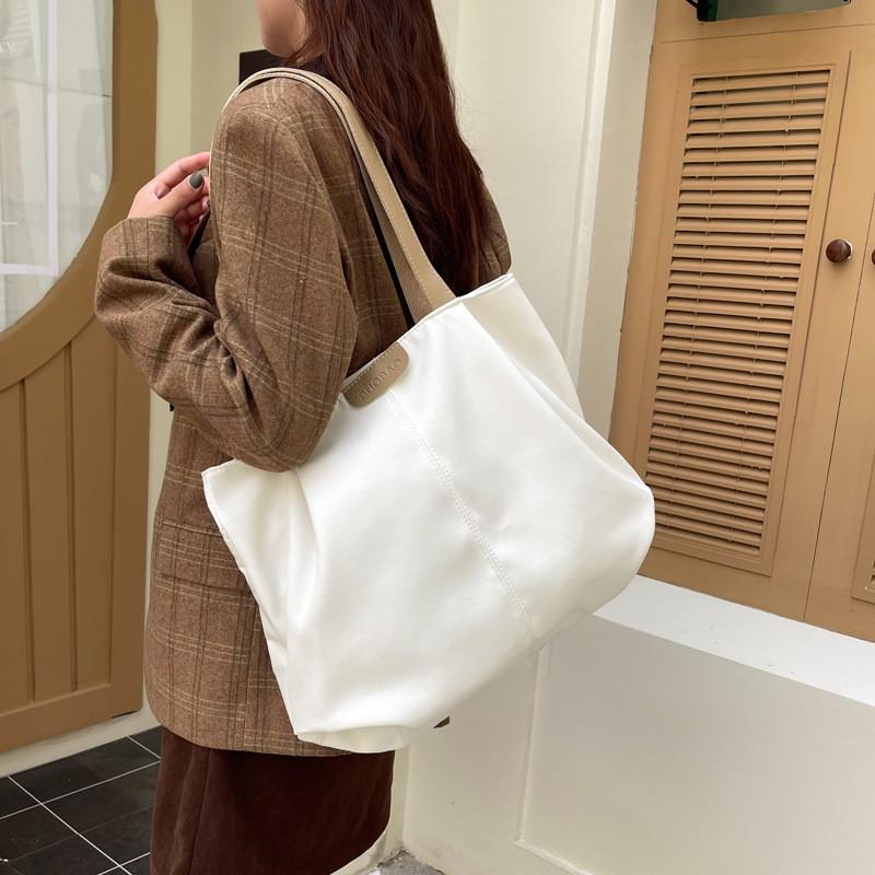 Stylish Large Capacity Tote Bag For Women With Retro Chic Design And Durable Canvas Material