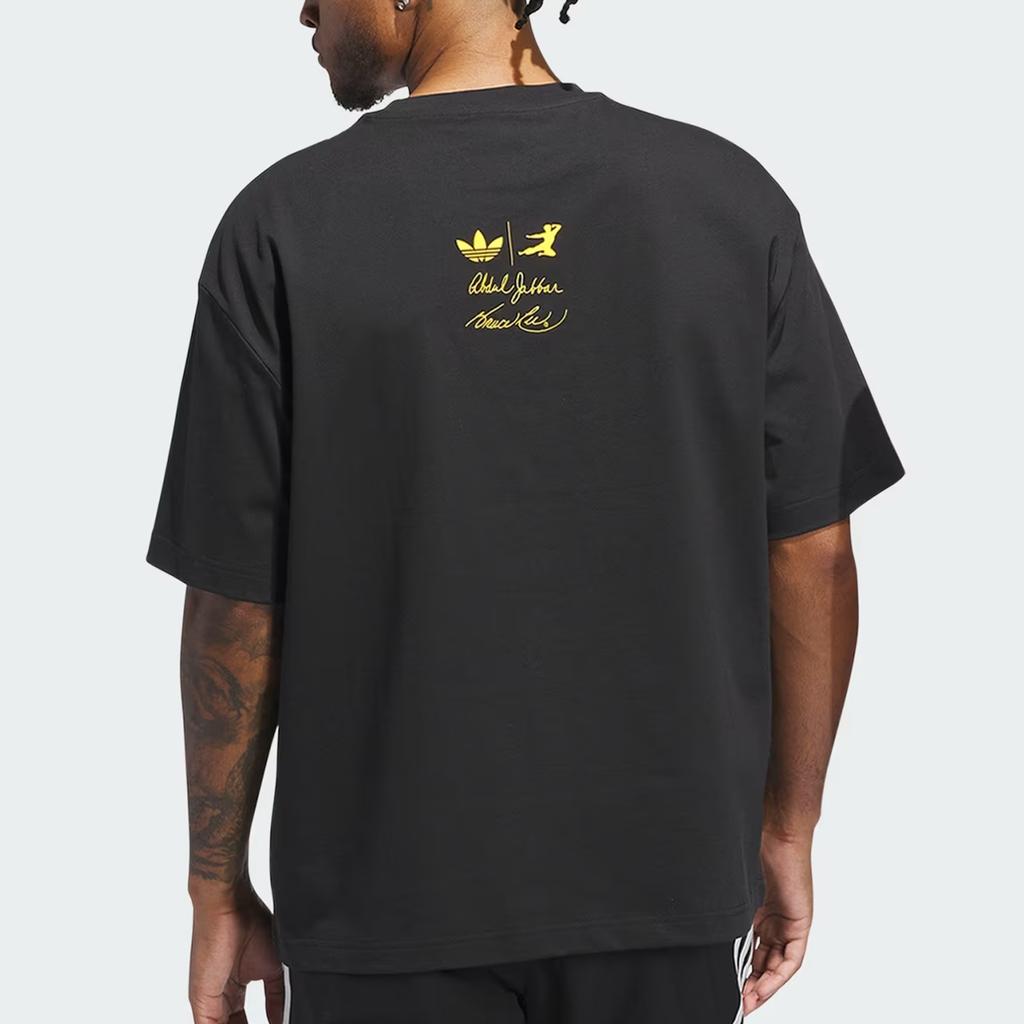 Adidas Originální grafické tričko volného střihu s krátkým rukávem a kulatým výstřihem Kareem Scoring Champ Unisex topy JZ7911