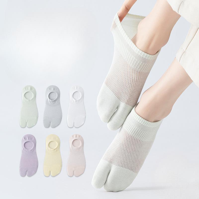 Women's Summer Thin Mesh Breathable Shallow Mouth Boneless Two Toe Socks