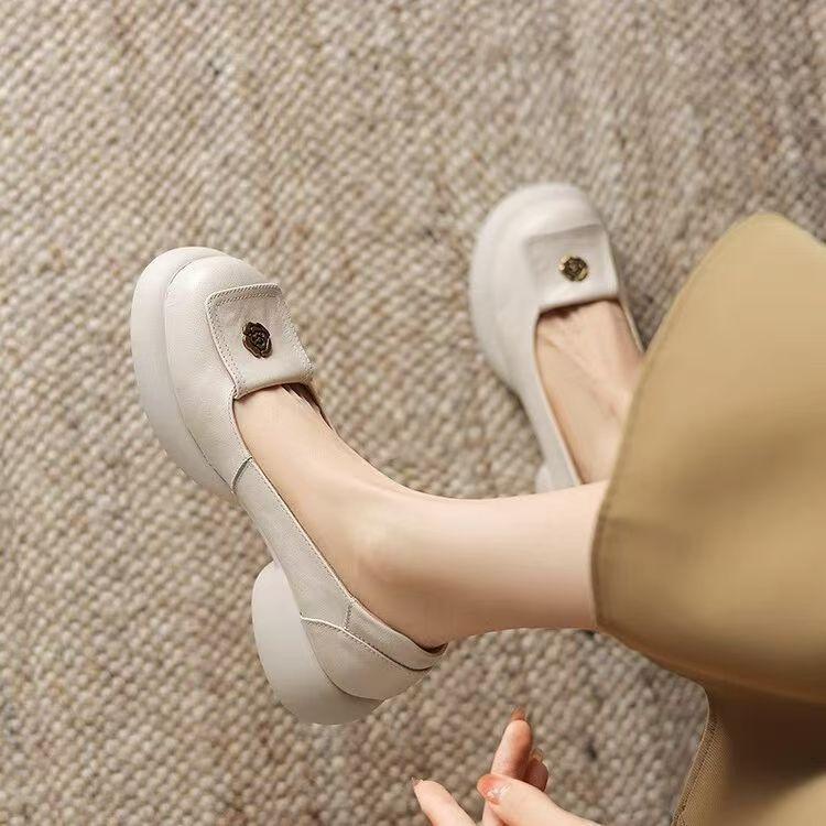 

French retro soft leather platform small leather shoes women s spring 2025 new round head shallow mouth single shoes low heel loafers 40