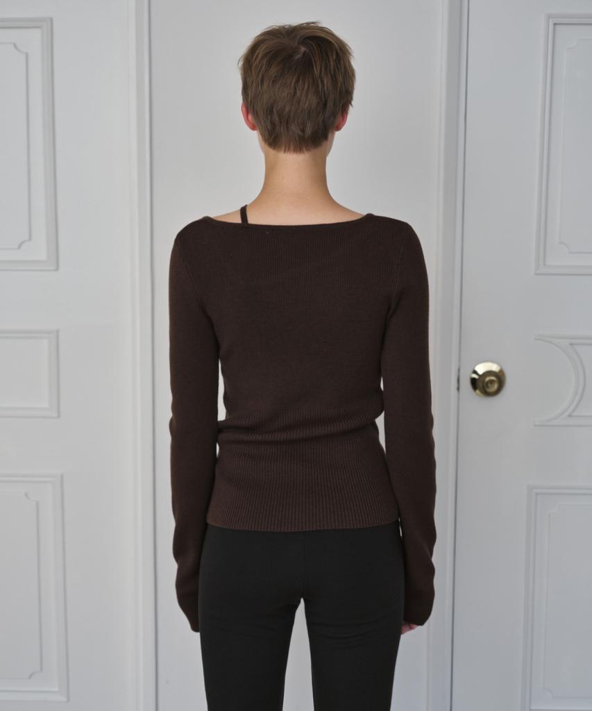 Simeteuligpeosenteu Unbalanced Neckline Knit Top / Brown