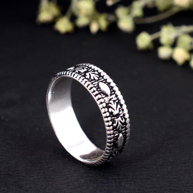 Oxidized Sterling Silver Band Ring | Intricately Carved Floral Leaf Pattern | Boho Filigree Stacking Ring | Vintage Style Jewelry