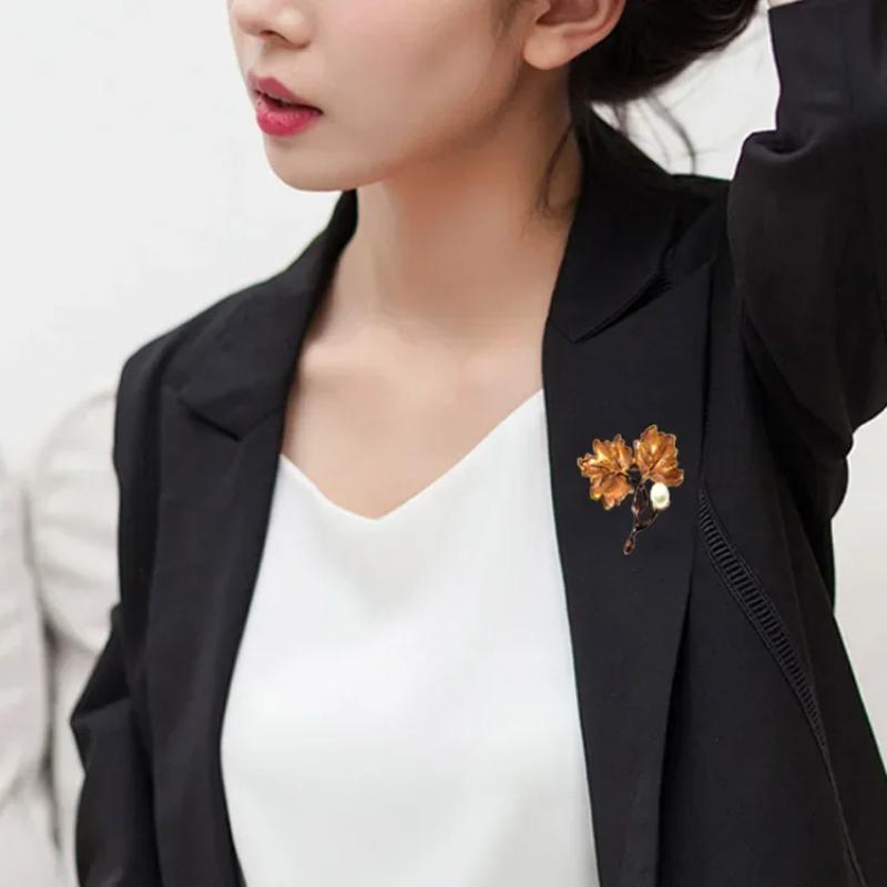 Fashion Women Clothes Decoration Color Painted Maple Leaves Metal Brooch Pin Imitation Pearl \Gold Brooches Pins Jewelry Gift