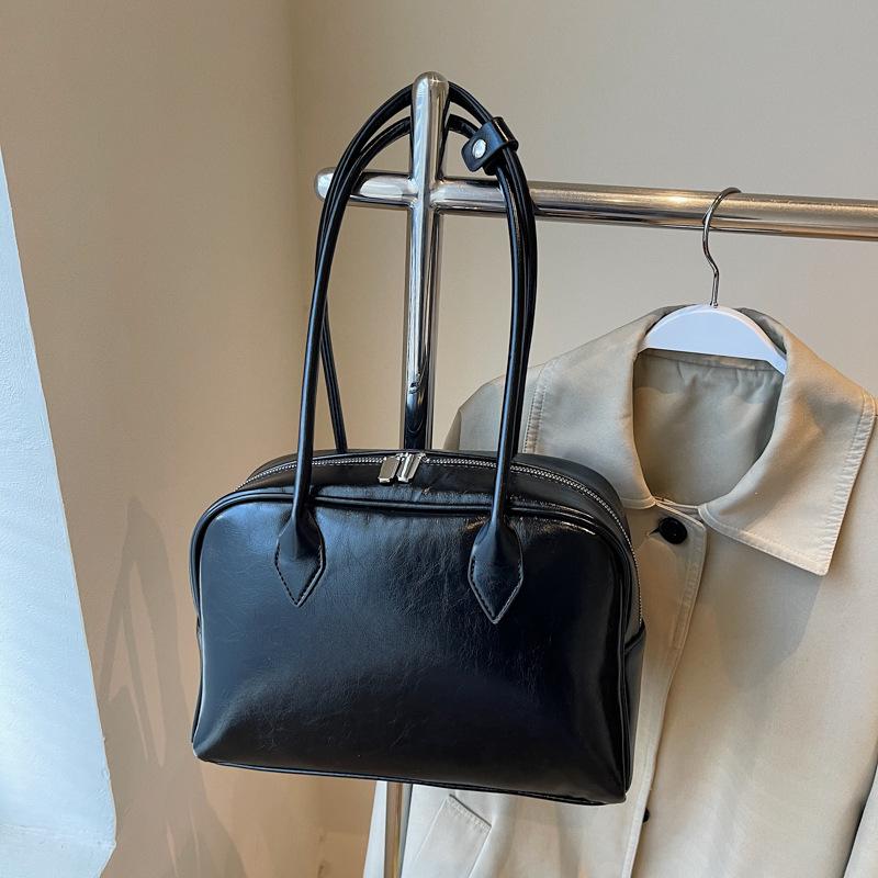 Large capacity bag women's 2025 new fashion high sense retro shoulder bag commuter versatile pillow bag big bag