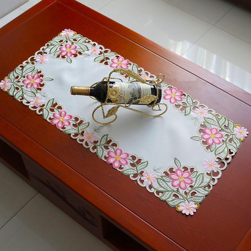 NEUE Hohl-Rosenblüten-Stickerei Tischläufer Stoffabdeckung Tischdecke Weihnachten Hochzeit Tischdekoration und Zubehör für Zuhause