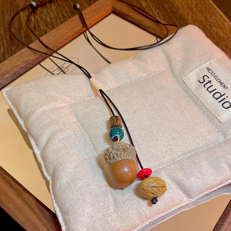 Retro Chinese Tassel Necklace: Unique Ethnic Style Women's High-End Clavicle Chain.