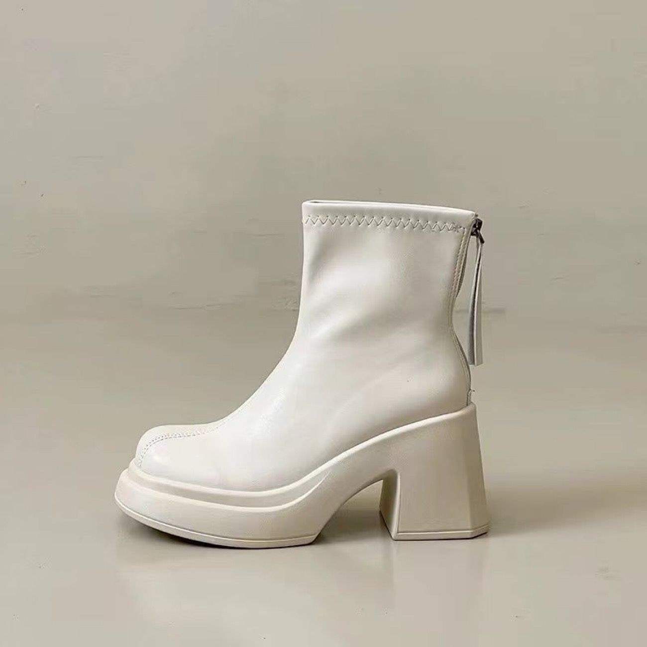 

Модные маленькие корейские модные ботинки женские 2025 осень и зима новые на толстом каблуке ботинки Мартин и темпераментные маленькие короткие ботинки 35