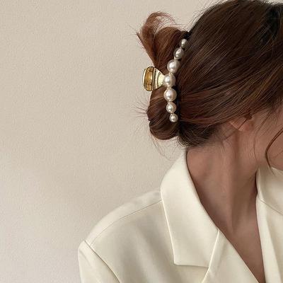 Korean Retro French Pearl Claw Hair Clip - Elegant Metal Hair Accessory for Women