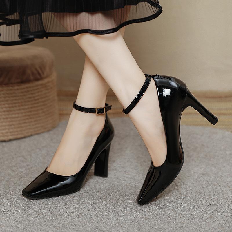 

Черные туфли на высоком толстом каблуке, темпераментное платье в стиле ol, профессиональная рабочая обувь, новинка 2025 года, красные туфли-лодочки с квадратным носком на супервысоком каблуке 40 чёрный