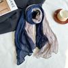 Écharpe en coton et lin bleu dégradé: Accessoire Plissé Long pour Femme, Impression Polyvalente Rétro pour l'Automne/Hiver
