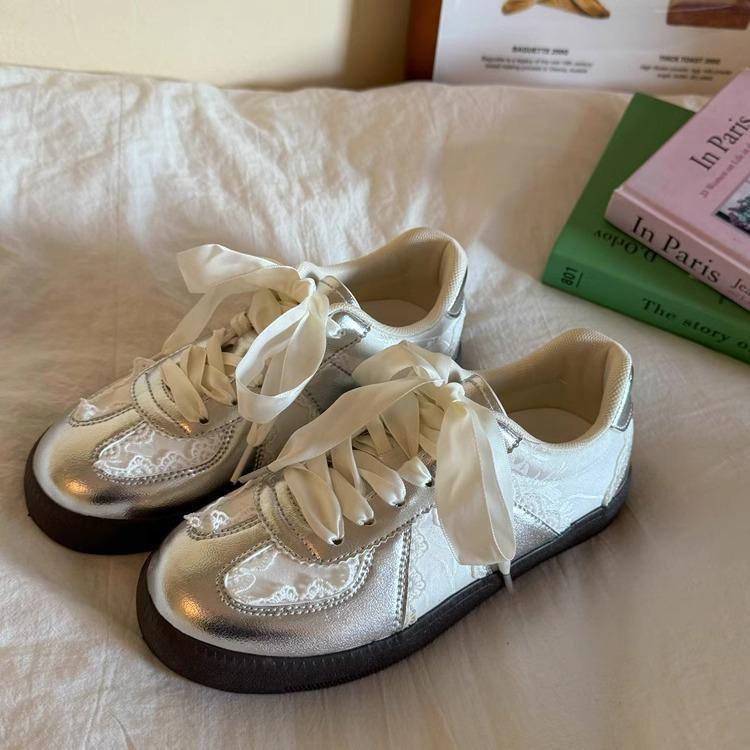 Silver lace niche moral training shoes women's 2025 new popular pearlescent shoelaces thin retro ballet style white shoes
