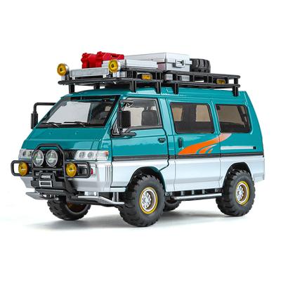 Skala 1/24 Mitsubishi Delica Kamper MPV Model Auta Zabawki Odlewany Pojazd Miniaturowy Pull Back Dźwięk i Światło Kolekcja Prezent dla Dziecka