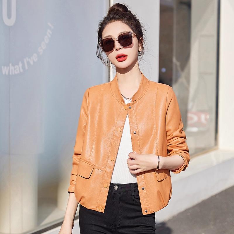 Modna damska kurtka ze skóry PU - z kapturem, ocieplana polarem, dopasowana, krótki styl Petite na wiosnę i jesień 2025