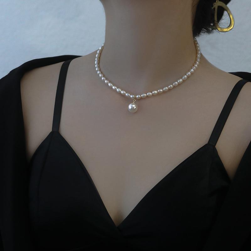 

Natural freshwater pearl necklace for women, new pendant with small pearls, elegant and unique design, high-end collarbone chain Shijia Xiaomi Pearl and B
