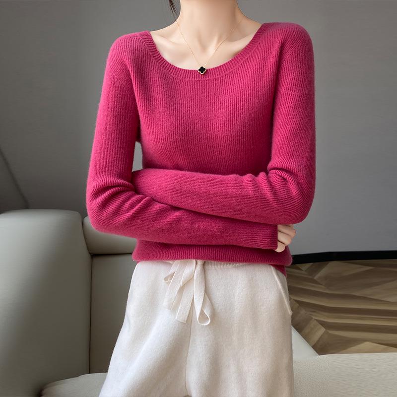 

Жіночий светр з 100% чистої вовни з круглим вирізом – однотонний, з довгим рукавом, приталений топ S