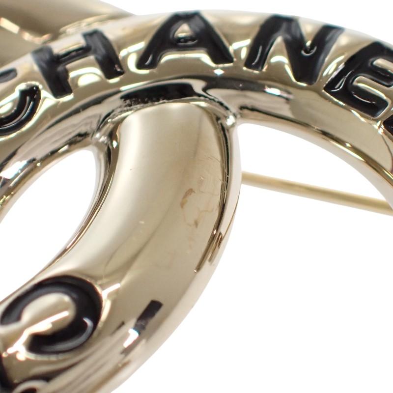 CHANEL  Brooch gold metal Women
