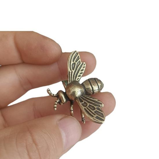 Brass Bee Figurine Tea Pet Solid Metal Bee Figure Model Statue Sculpture Toy Desktop Decoration Ornament Festival Collectible Gift