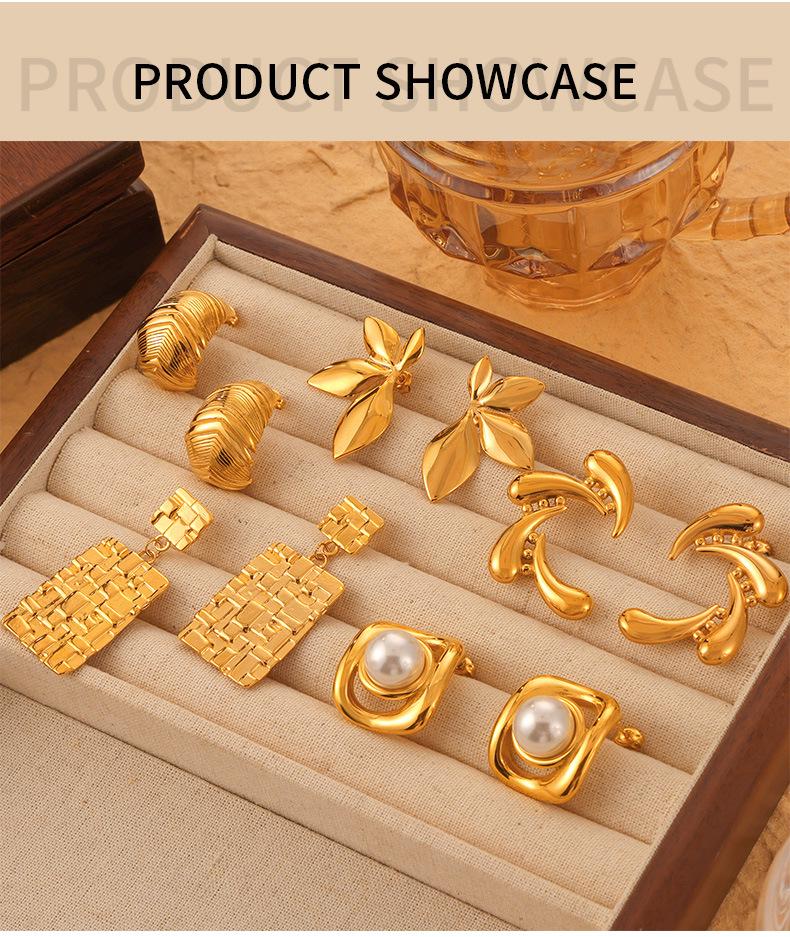 Ensemble de Boucles d'Oreilles Géométriques en Acier Titane Plaqué Or 18 carats avec Imitation Perle