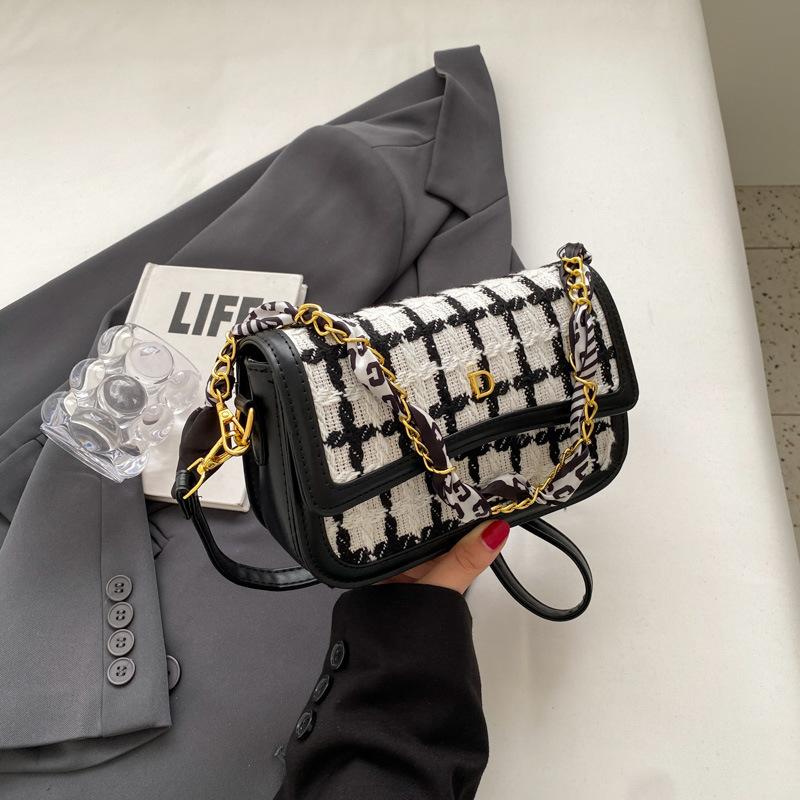 Autumn and Winter New Niche Design Contrasting Color Small Square Bag Versatile Single Shoulder Oblique Span Women's Bag