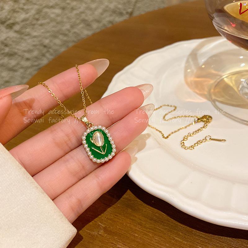 

Tulip flower pearl necklace women s summer small fresh titanium steel clavicle chain Internet celebrity same personalized accessories