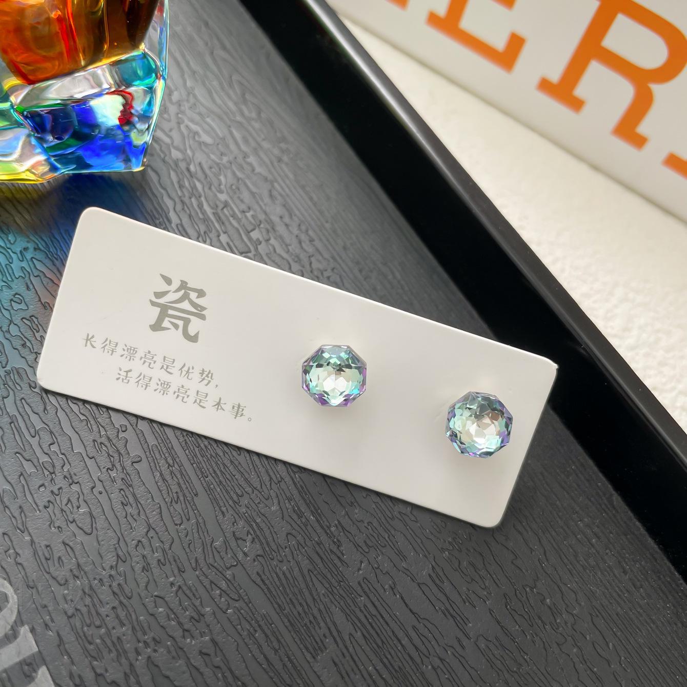 

Серьги Millennium Octagonal Rose Cut: Блестящие многогранные серебряные серьги-иглы для женщин not specified