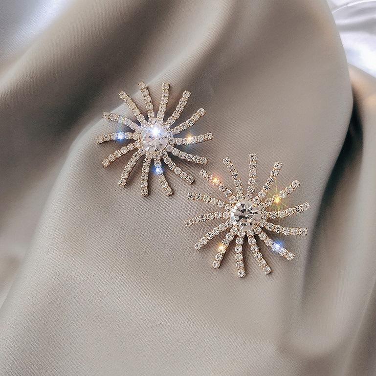 

Серьги с бриллиантами подсолнуха, новые легкие роскошные серьги, элегантные и элегантные серьги в стиле