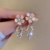 French retro flower pearl fringed earrings women's personality sweet temperament earrings light luxury high-end elegant earrings
