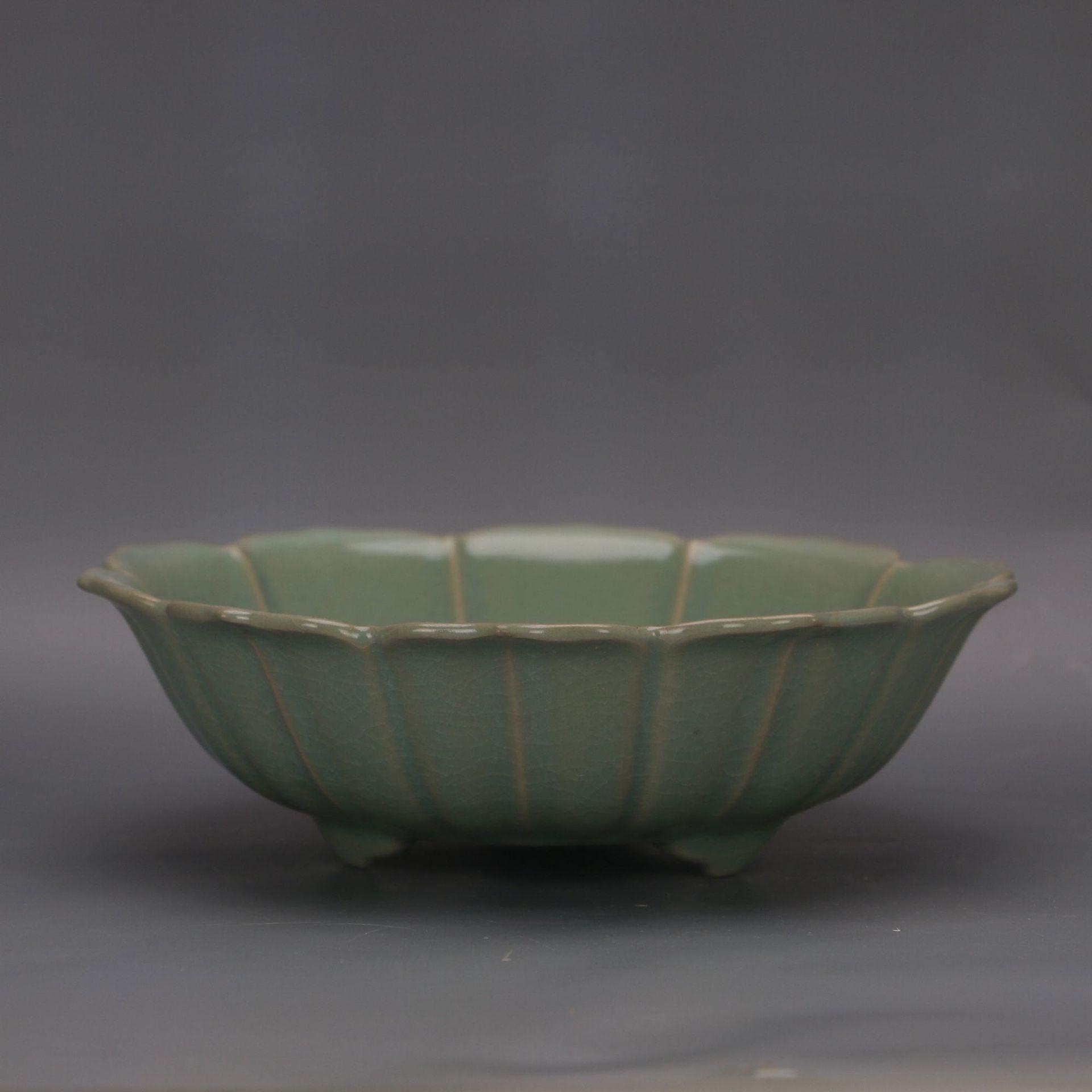 

Song Dynasty Ru Kiln Lotus Bowl Reproduction - Cultural Relic Display Prop