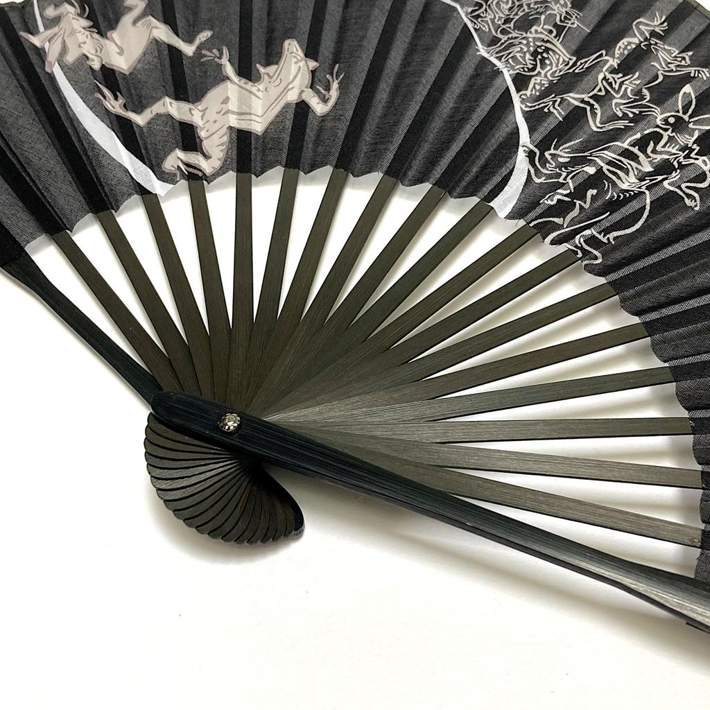 Folding Cotton with Frog and Rabbit Choju Giga Giga Single Item [Hana Kanzashi] Men's Fan, 22cm, Fabric, Large, Black, Designs, (Choju Paintings),