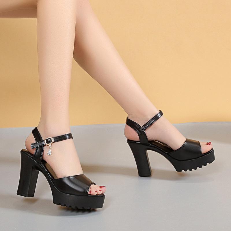 Korejská verze sandálů na silném podpatku dámské 2025 nové léto sexy boty na vysokém podpatku s rybí tlamou platforma voděodolné trendy pohledné dámské boty