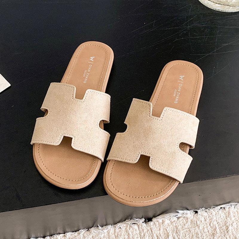 

French outer wear flat-bottomed one-pedal cool slippers female 2025 summer new fairy wind retro beach one-word slippers 35