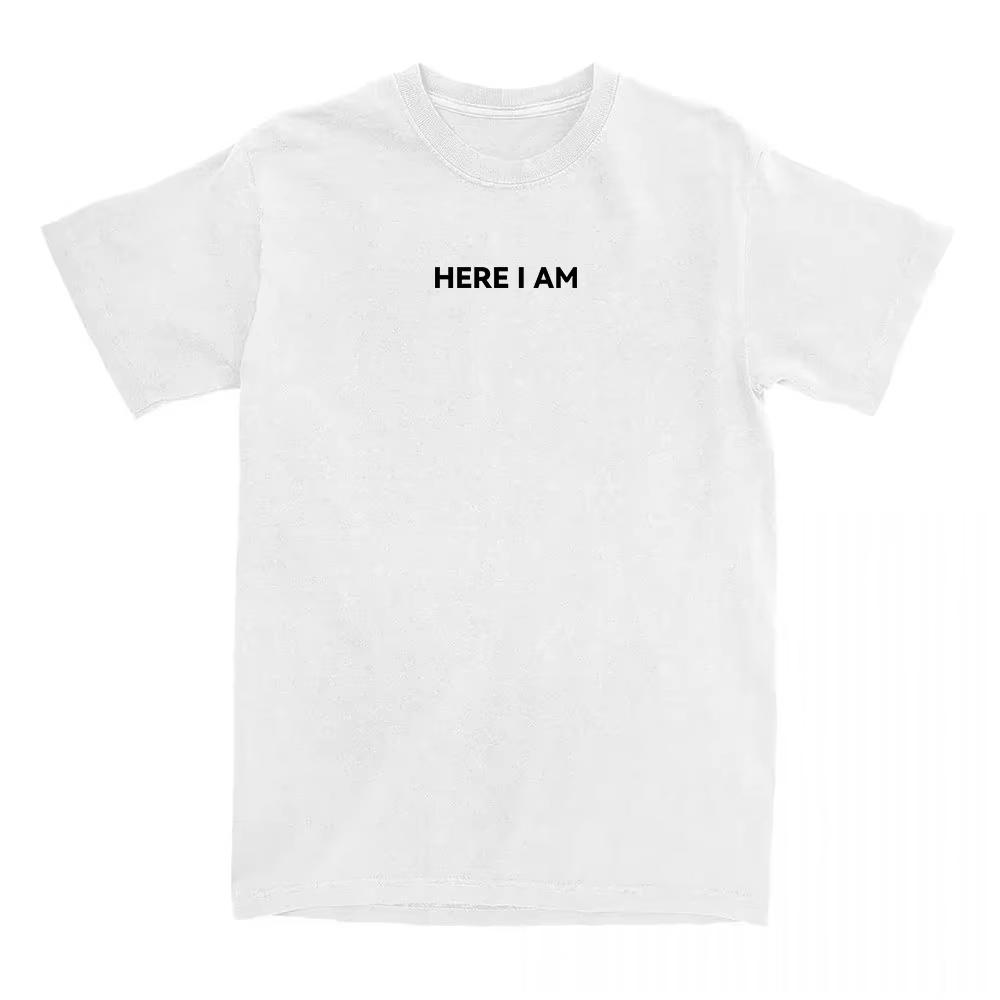 Her er jeg T-skjorte Kjendis Amerikansk Charlie Kirk T-skjorte Unisex Streetwear Bomull Kort Ermet Herre T-skjorter O-hals Løs Dame Topper