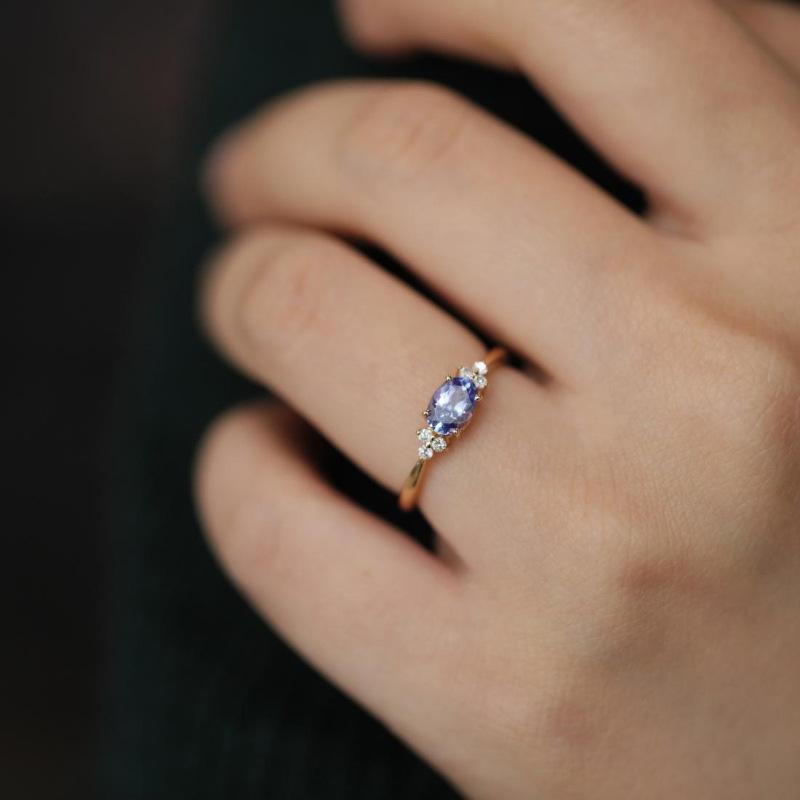 

Геометрическое овальное стильное кольцо с фиолетовым цирконом для женщин, идеально подходящее для поездок на работу и повседневной носки