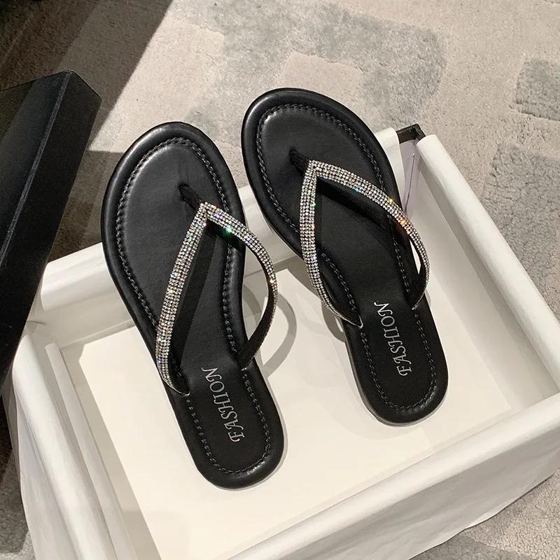 Fashion Rhinestone Slippers Women New Summer Shoes Women Fashion Bling Flip Flops Soft Comfort Flat with Slippers Gold Beach Sandals